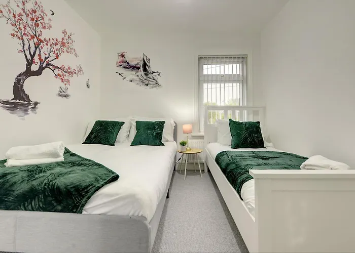 Stunning And Lovely 3 Bed House - Catch 22