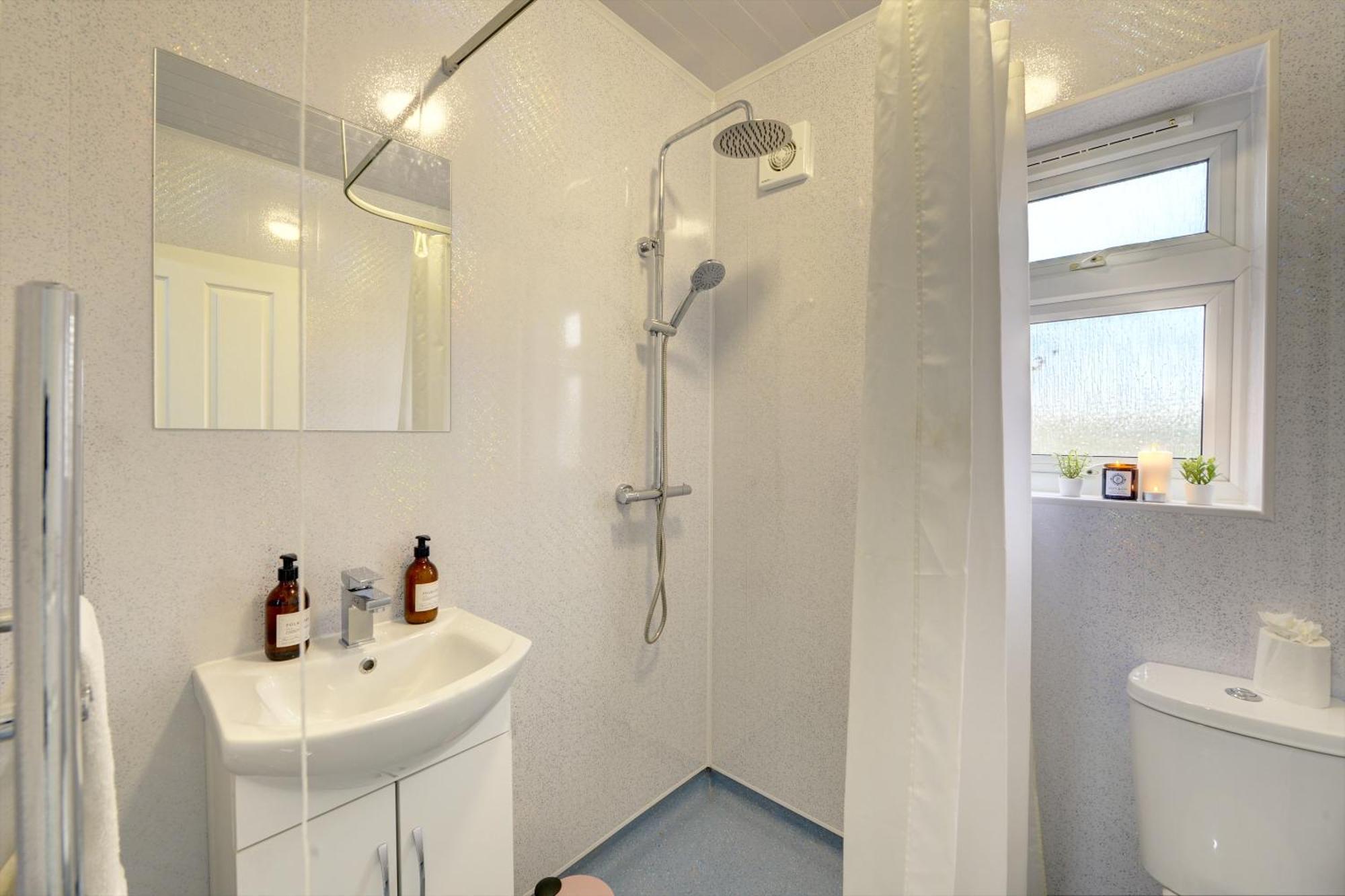Apartment Stunning And Lovely 3 Bed House - Catch 22