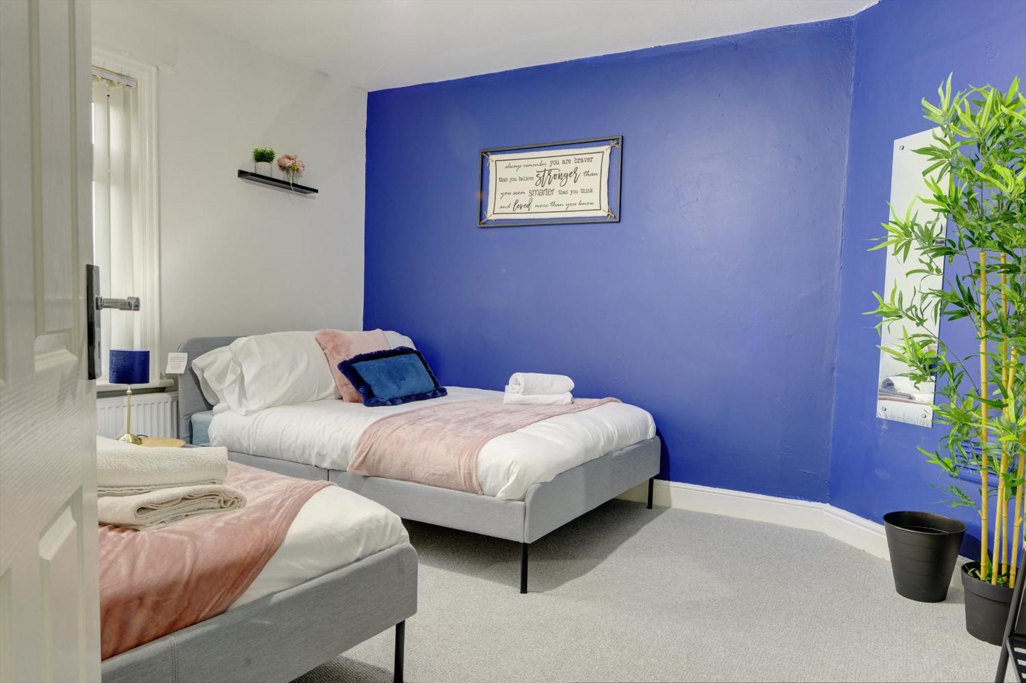 Stunning And Lovely 3 Bed House - Catch 22 Coventry