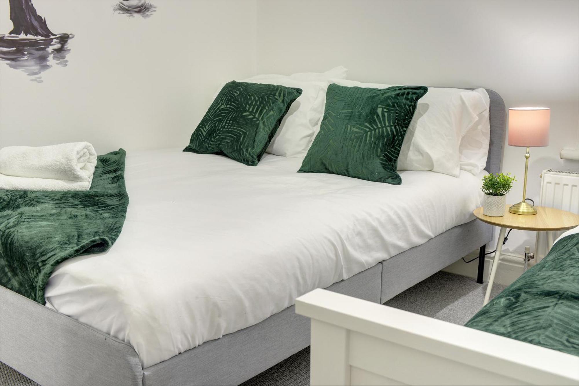 Stunning And Lovely 3 Bed House - Catch 22