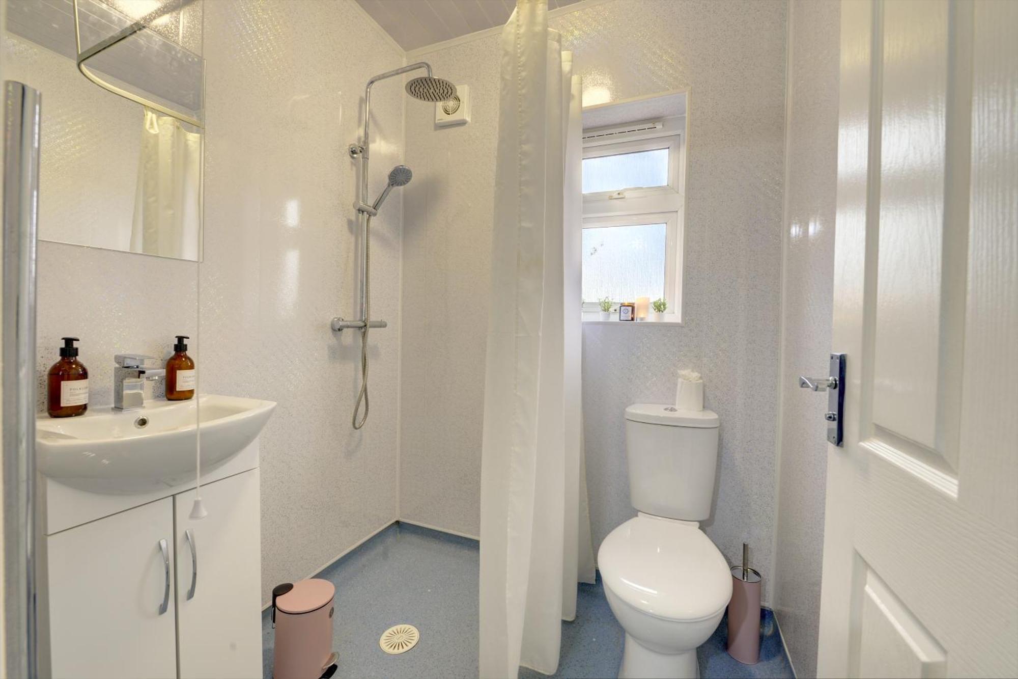Apartment Stunning And Lovely 3 Bed House - Catch 22