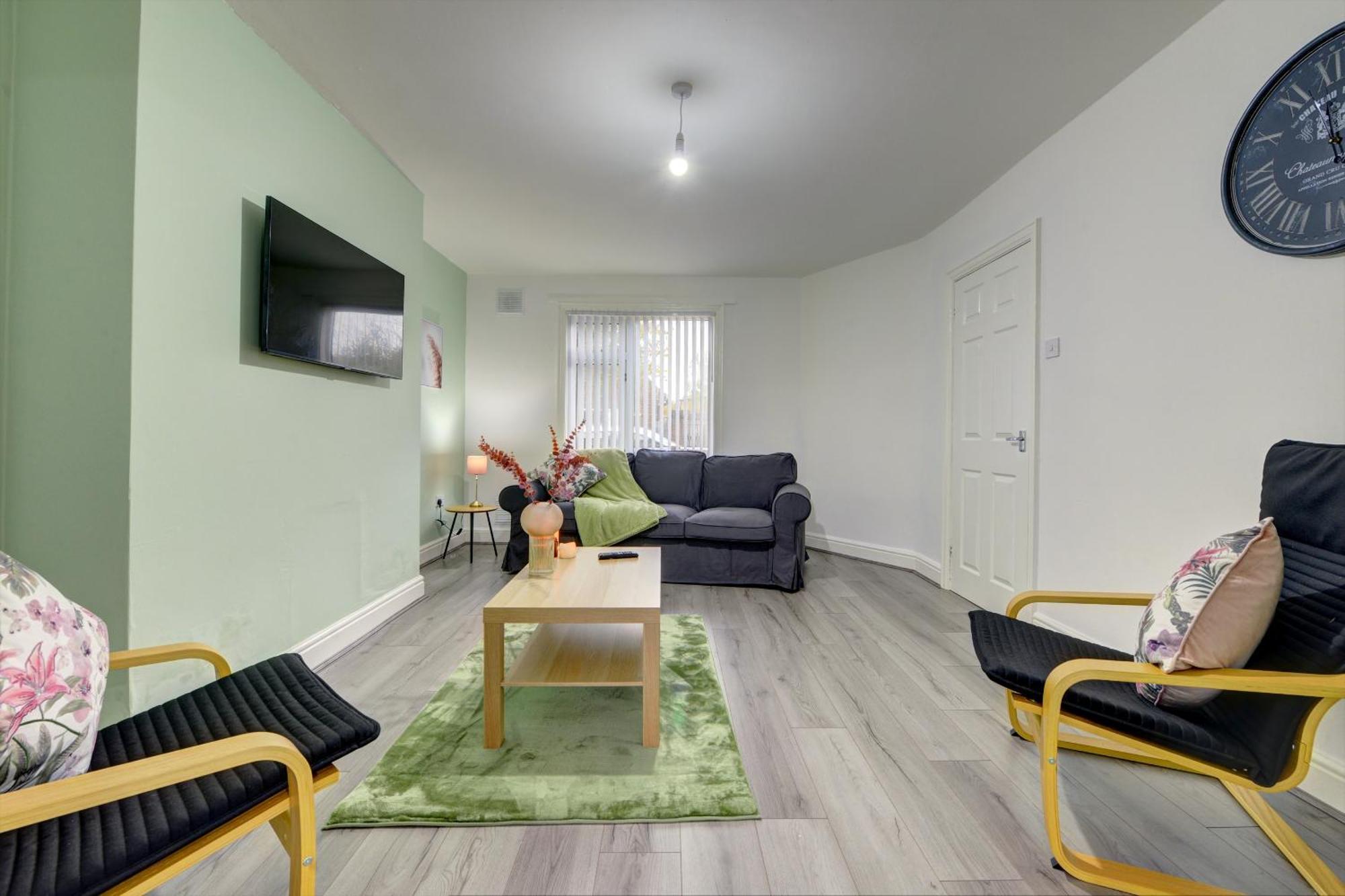 Stunning And Lovely 3 Bed House - Catch 22 Coventry