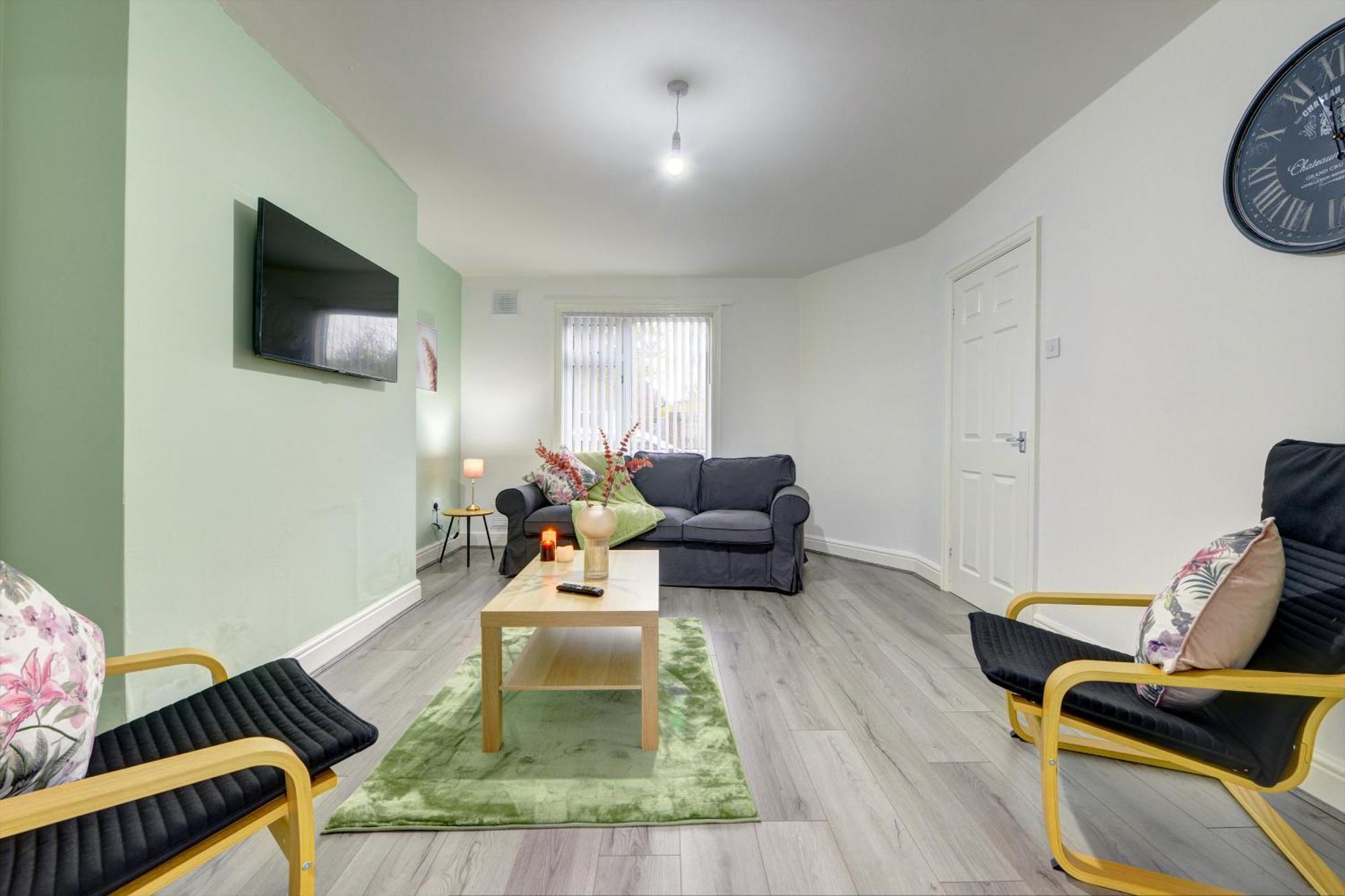 Stunning And Lovely 3 Bed House - Catch 22