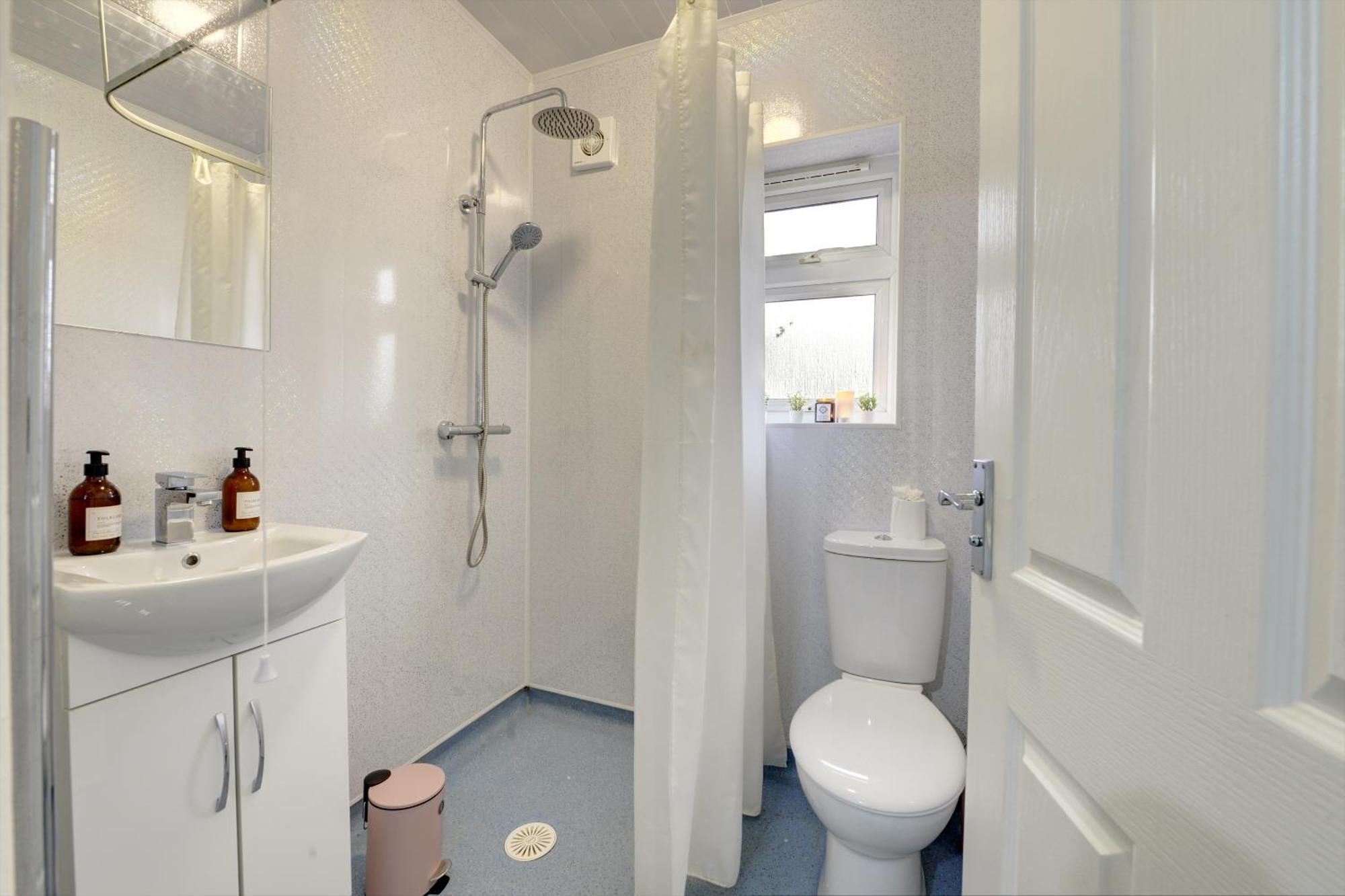 Stunning And Lovely 3 Bed House - Catch 22 Coventry