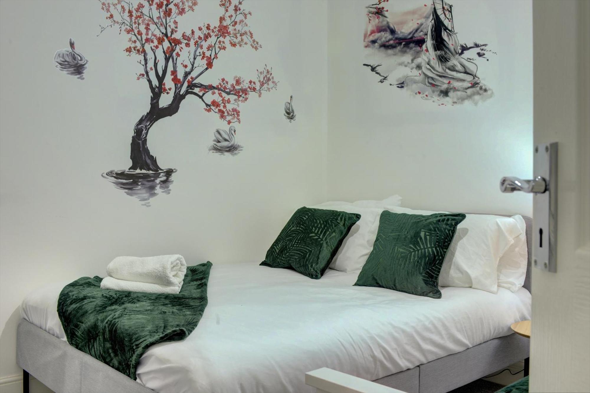 Stunning And Lovely 3 Bed House - Catch 22