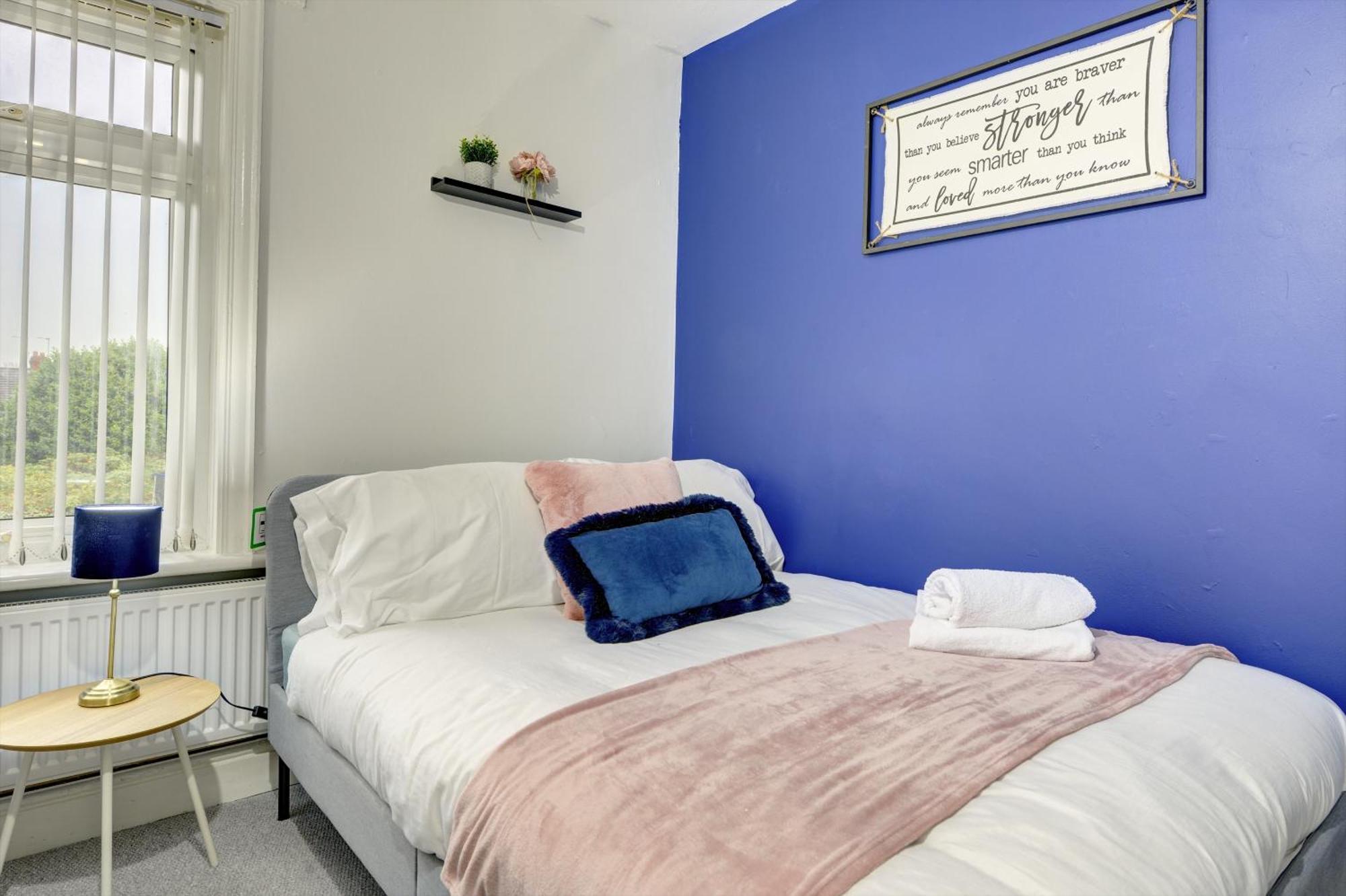 Apartment Stunning And Lovely 3 Bed House - Catch 22 *