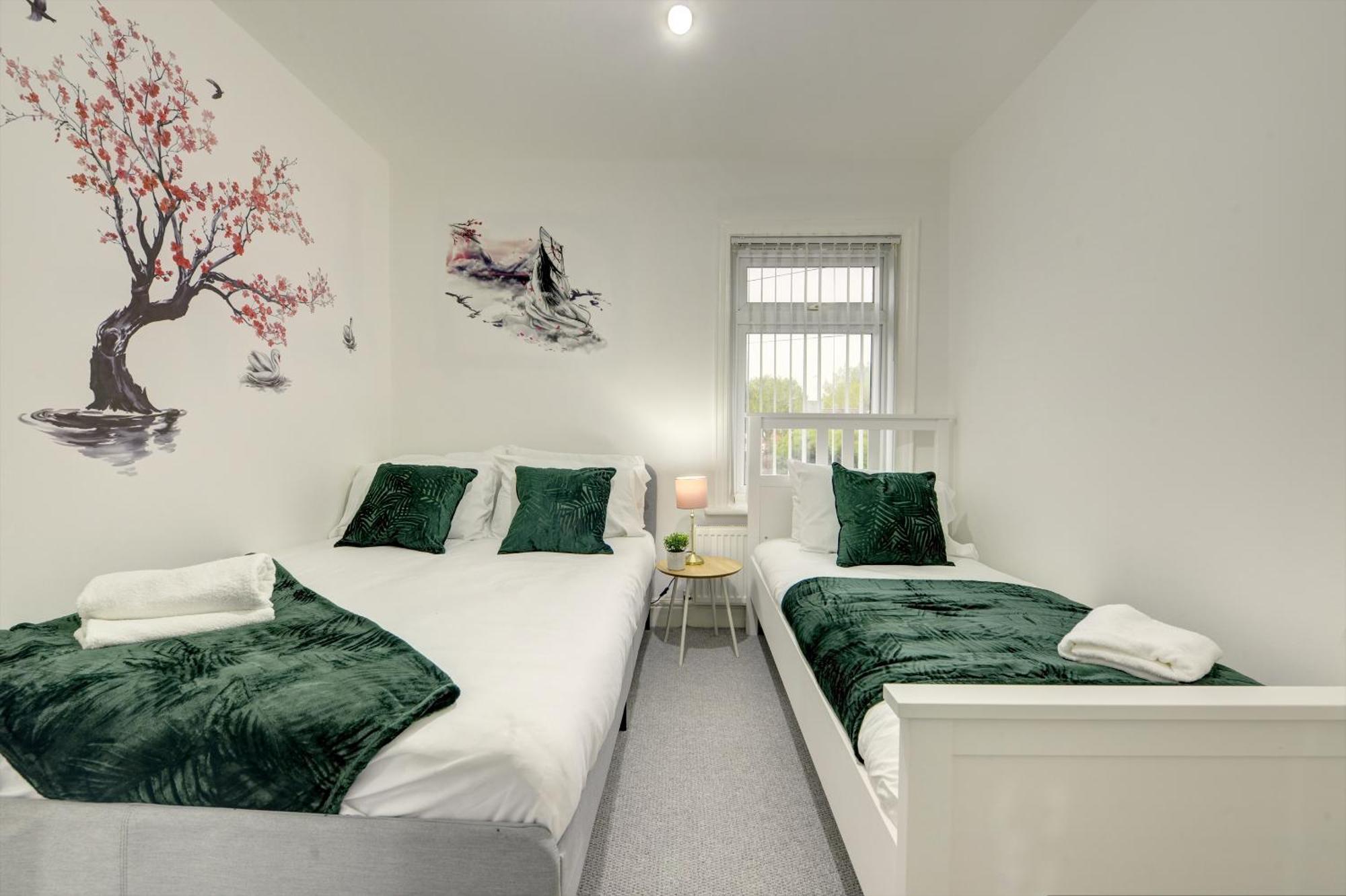 Stunning And Lovely 3 Bed House - Catch 22 Coventry