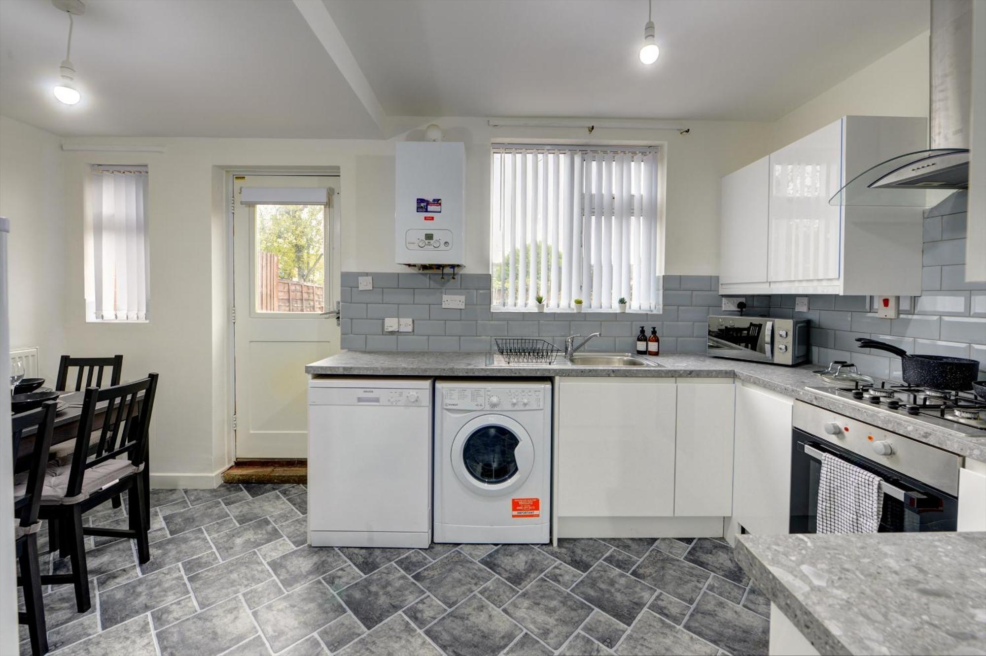 Apartment Stunning And Lovely 3 Bed House - Catch 22 *