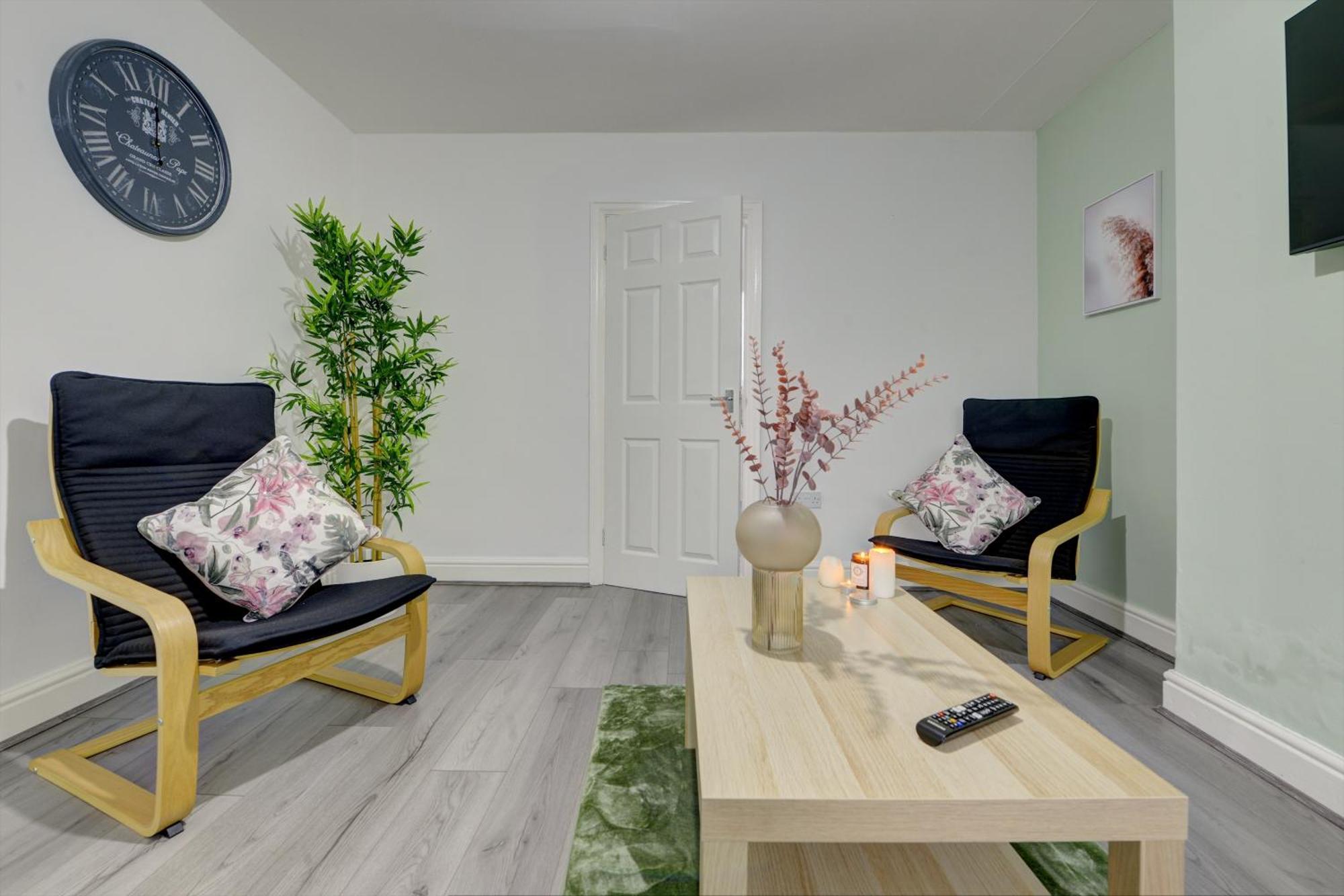 Stunning And Lovely 3 Bed House - Catch 22