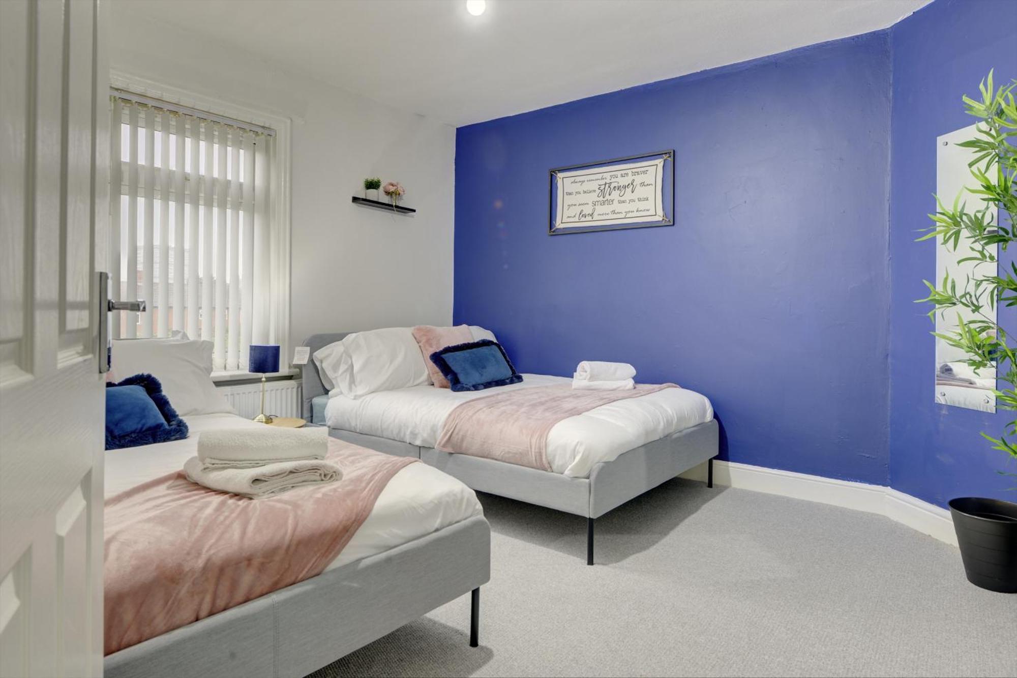 Stunning And Lovely 3 Bed House - Catch 22 Coventry