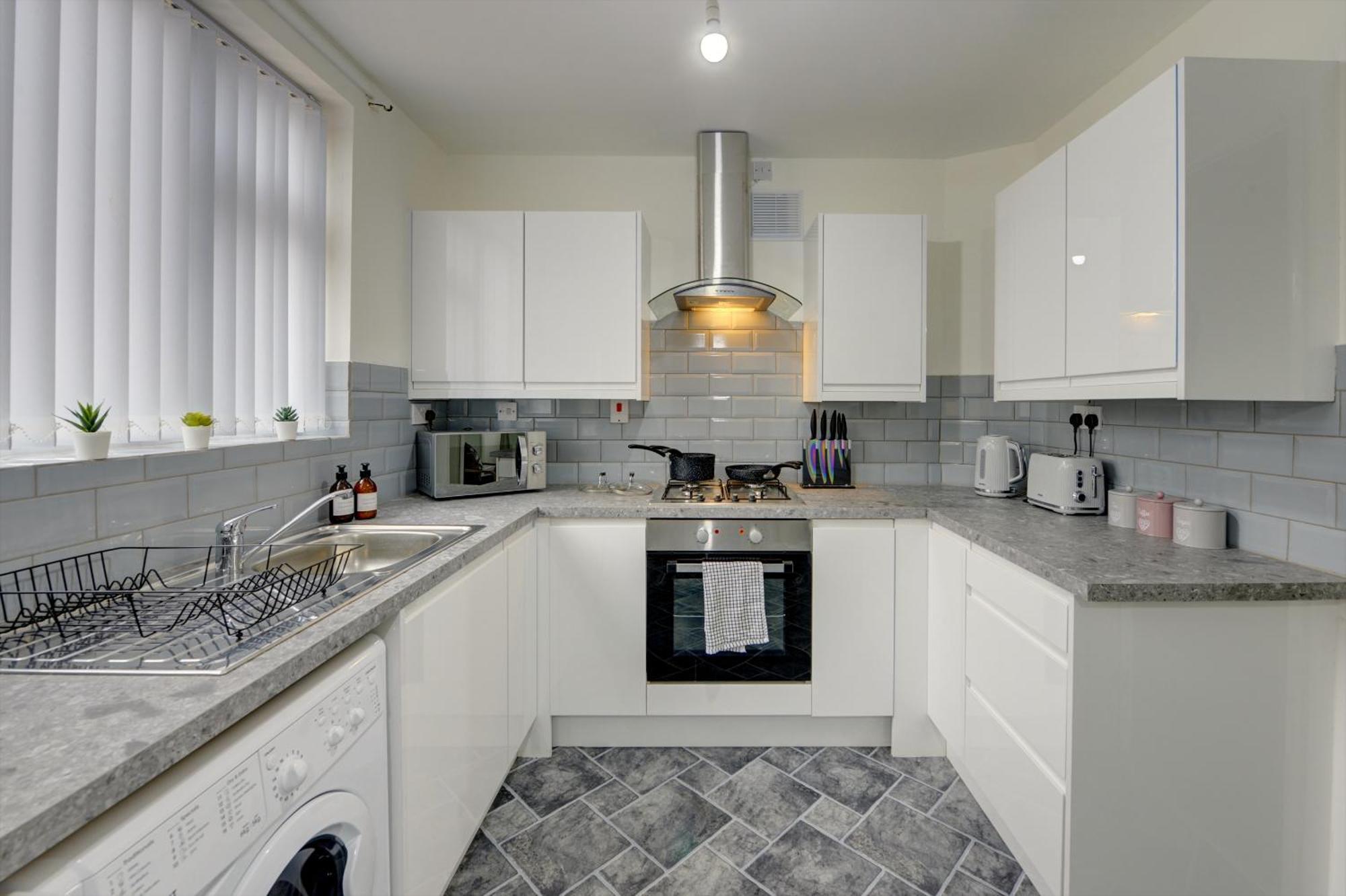 Stunning And Lovely 3 Bed House - Catch 22 Coventry