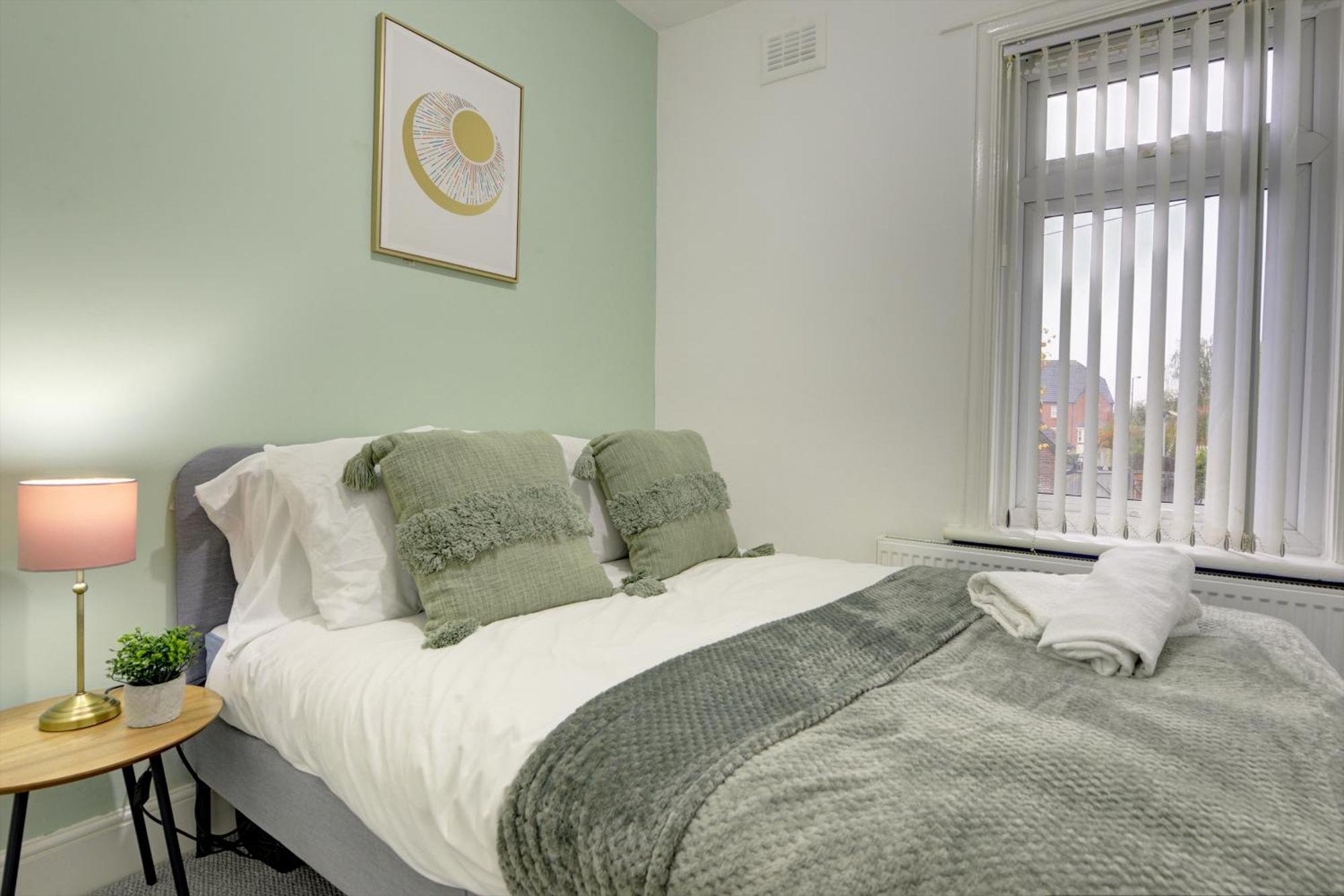 Stunning And Lovely 3 Bed House - Catch 22 Coventry