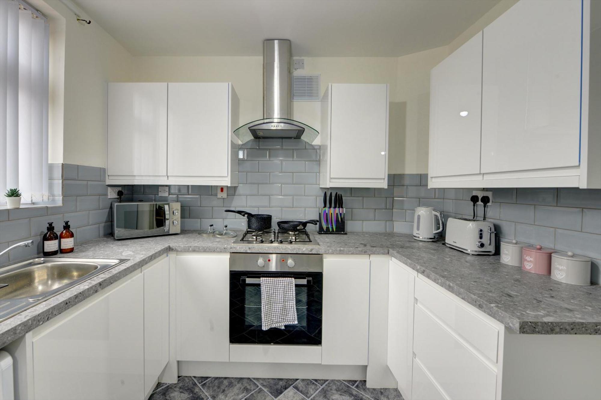 Stunning And Lovely 3 Bed House - Catch 22 Coventry