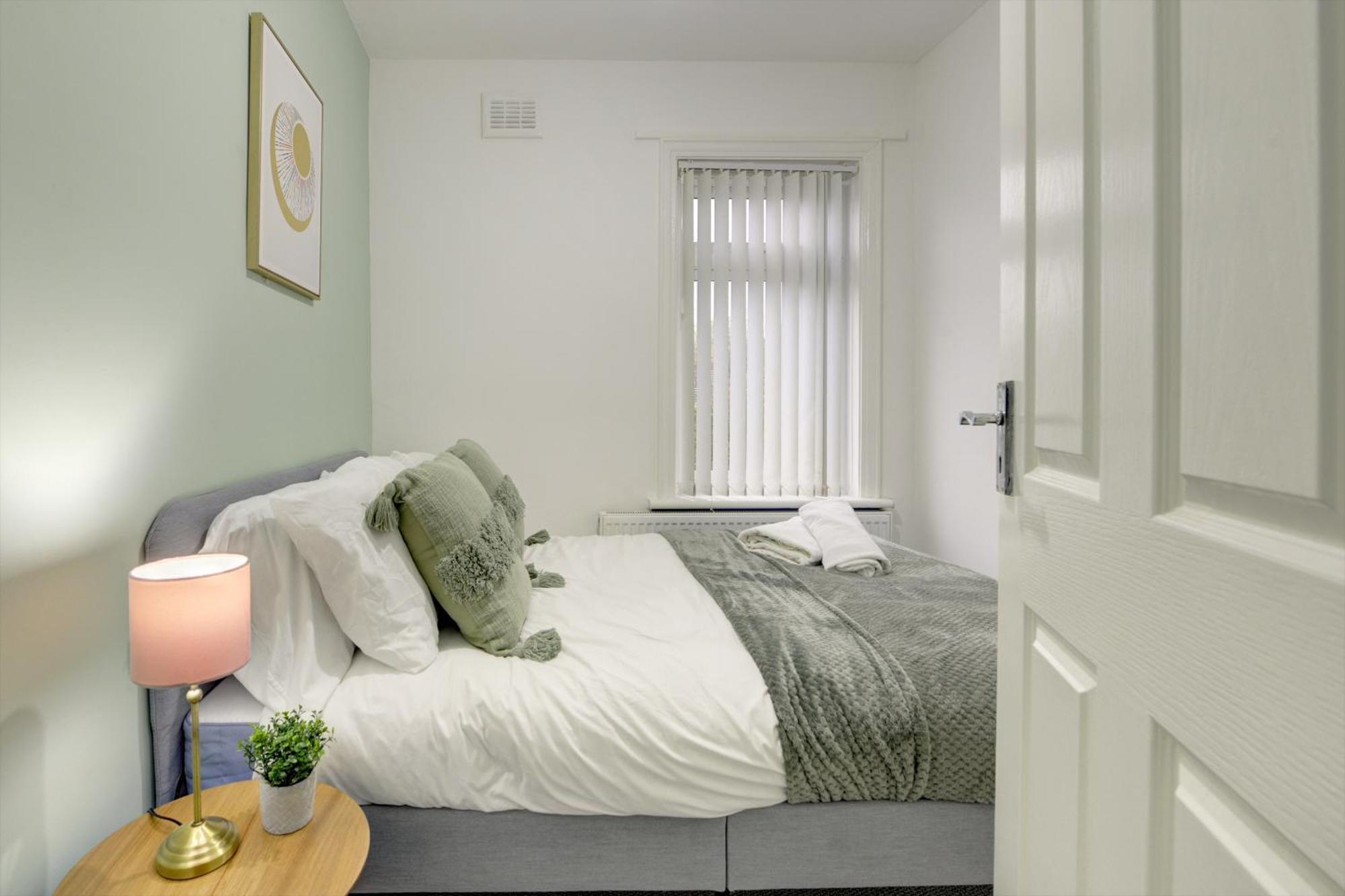Apartment Stunning And Lovely 3 Bed House - Catch 22 *