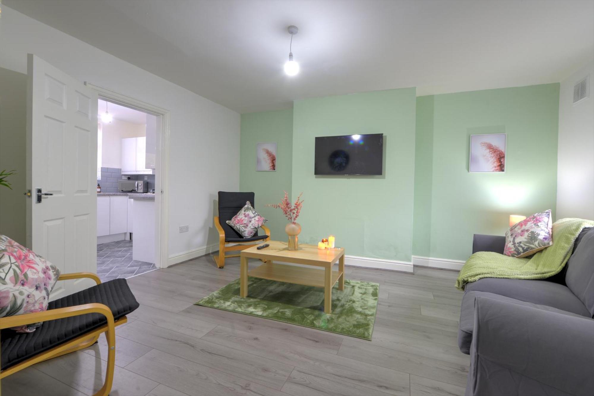 Stunning And Lovely 3 Bed House - Catch 22 Coventry