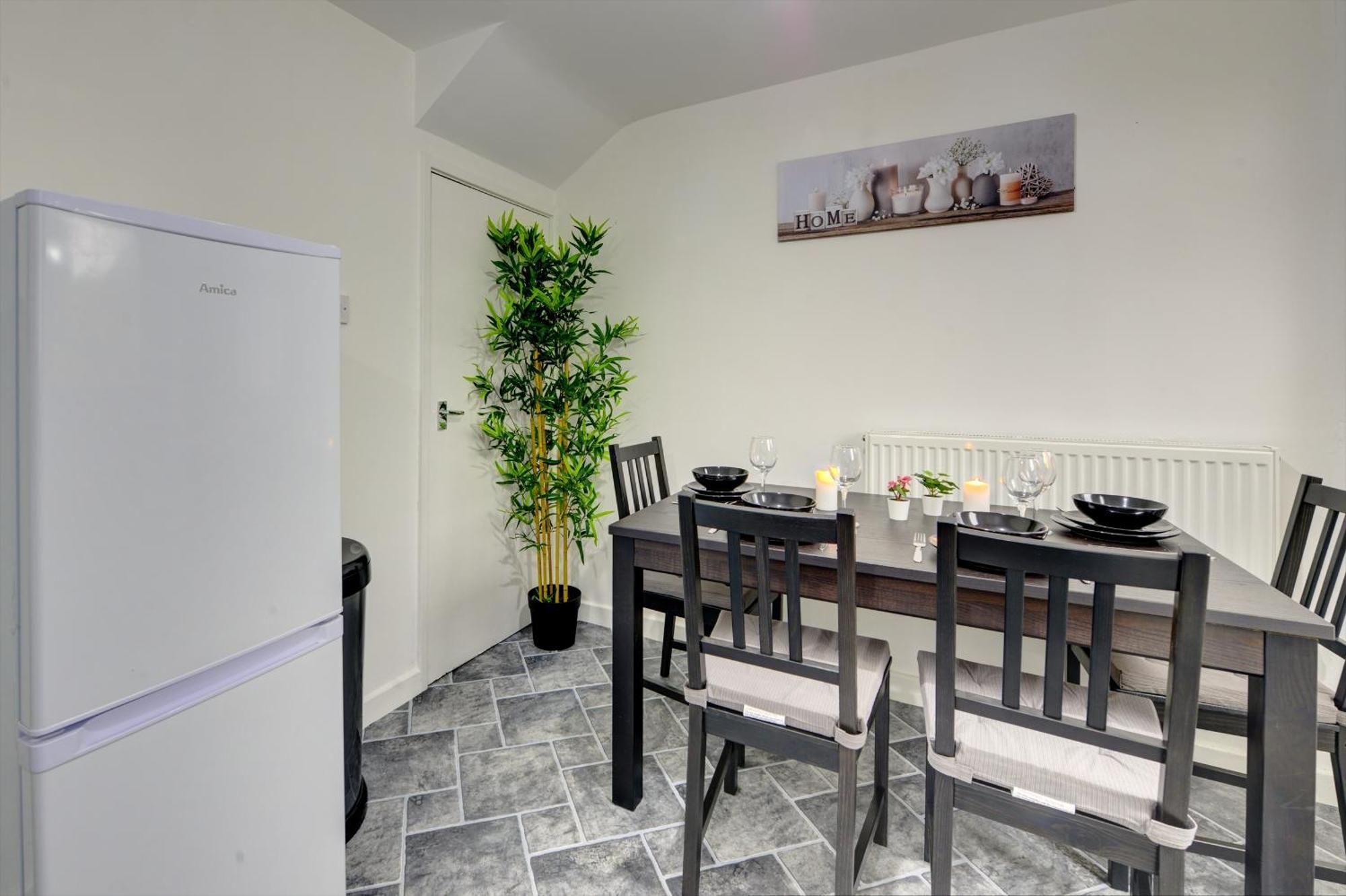 Stunning And Lovely 3 Bed House - Catch 22